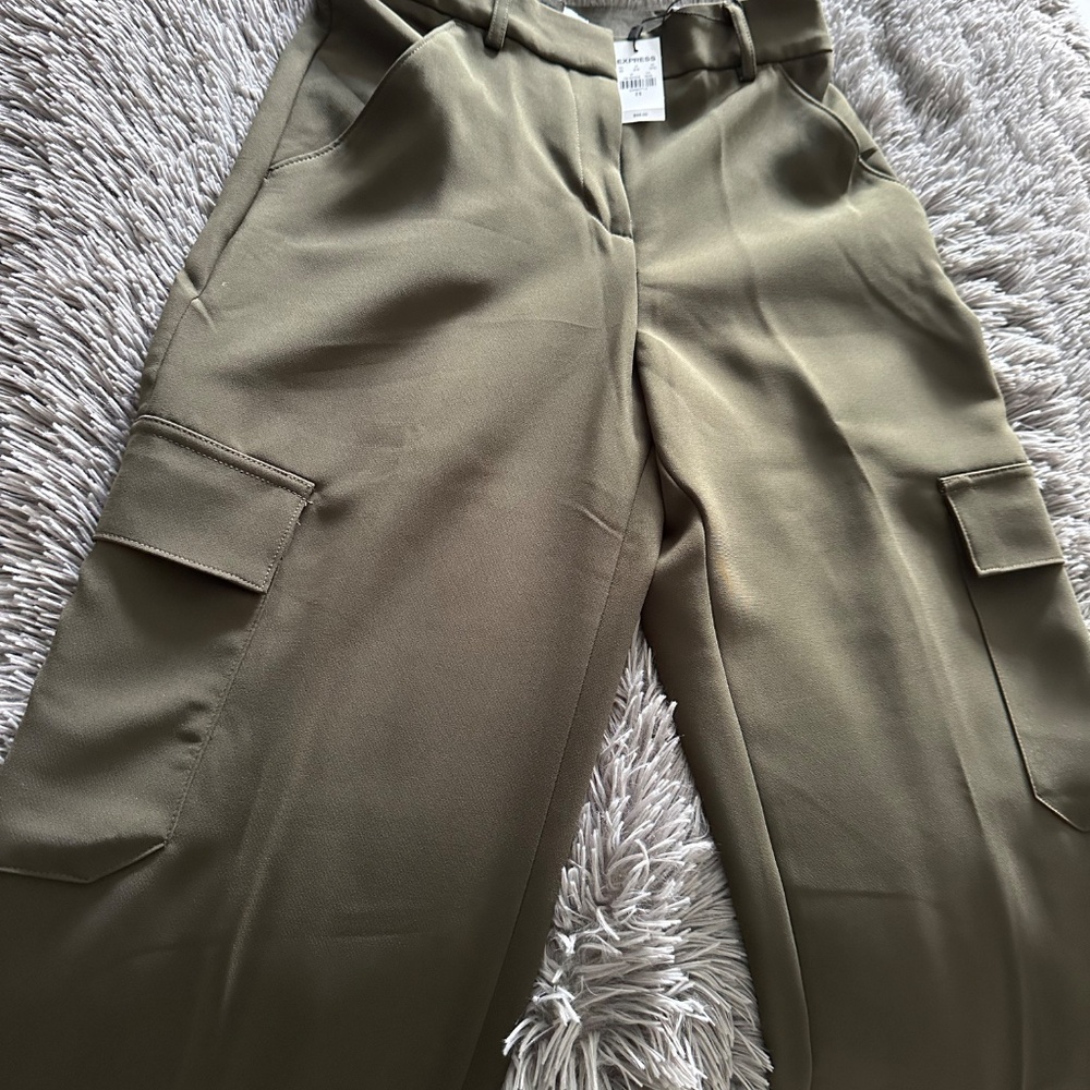 Express high waisted cargo pants wide leg OS NWT - Picture 3 of 3